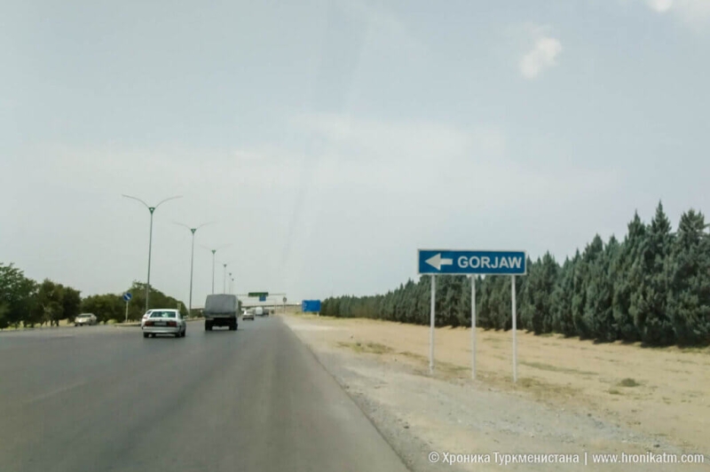 Жители села Горджав, на месте которого строят Аркадаг, разбирают дома (фото)