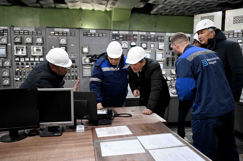 Глава кабмина КР ознакомился с ходом отопительного сезона на ТЭЦ Бишкека