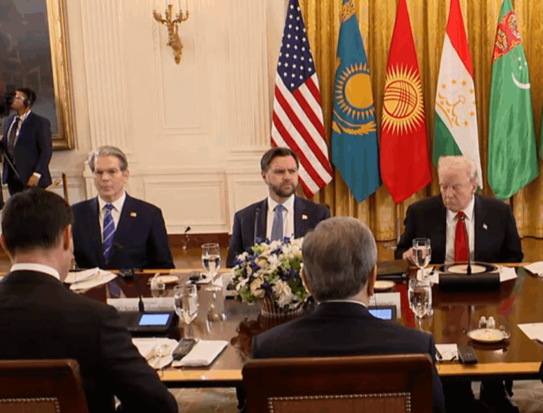 На встрече с Трампом президенты Узбекистана и Туркменистана говорили на русском языке