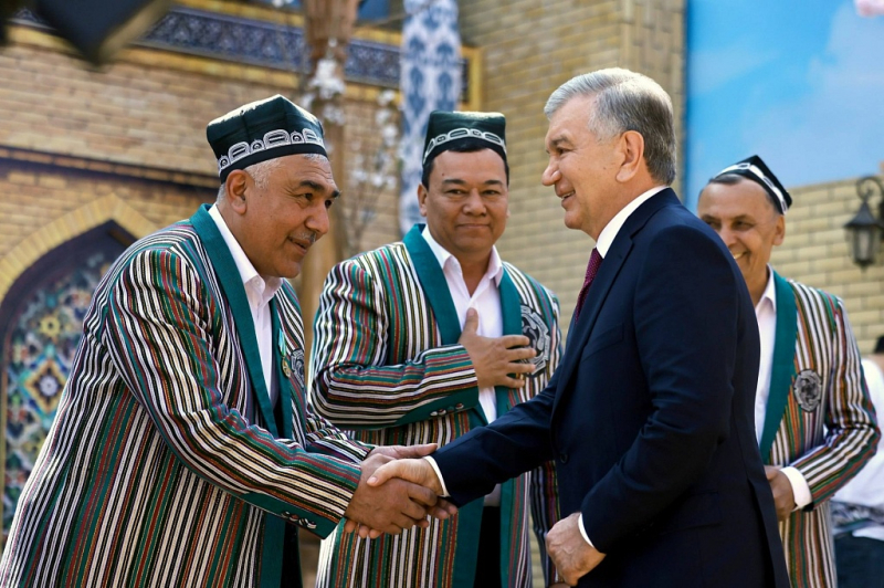 Дом дружбы народов. Президент встретился с представителями национальных культурных центров