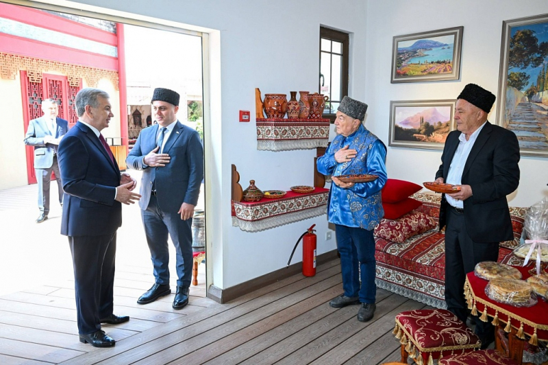 Дом дружбы народов. Президент встретился с представителями национальных культурных центров