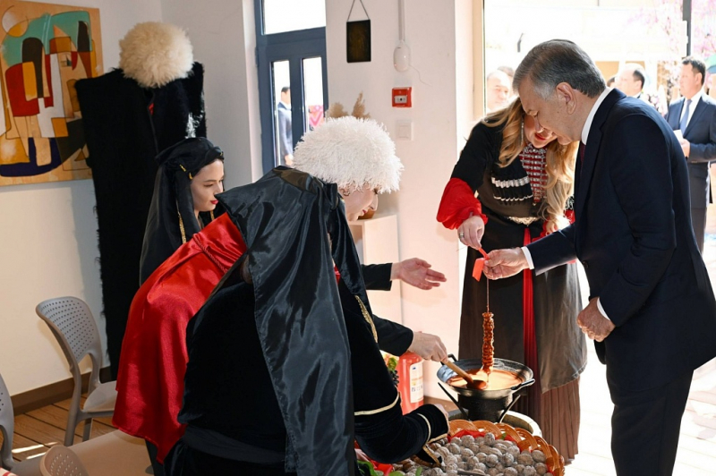 Дом дружбы народов. Президент встретился с представителями национальных культурных центров