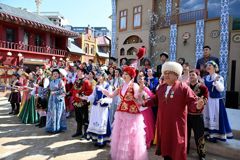 Дом дружбы народов. Президент встретился с представителями национальных культурных центров